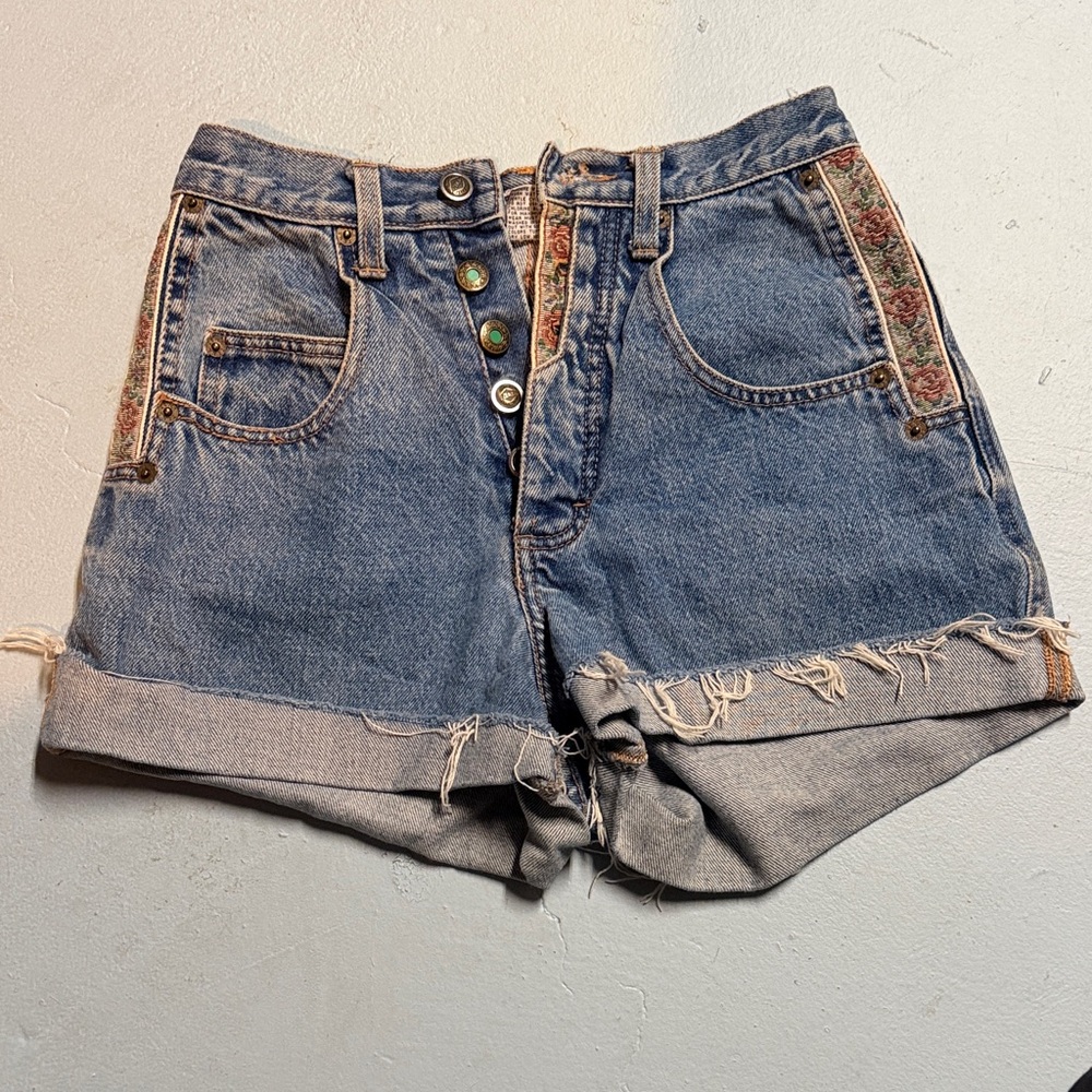 Zena Jeans Blue High-Waisted Denim Shorts with Floral Accents